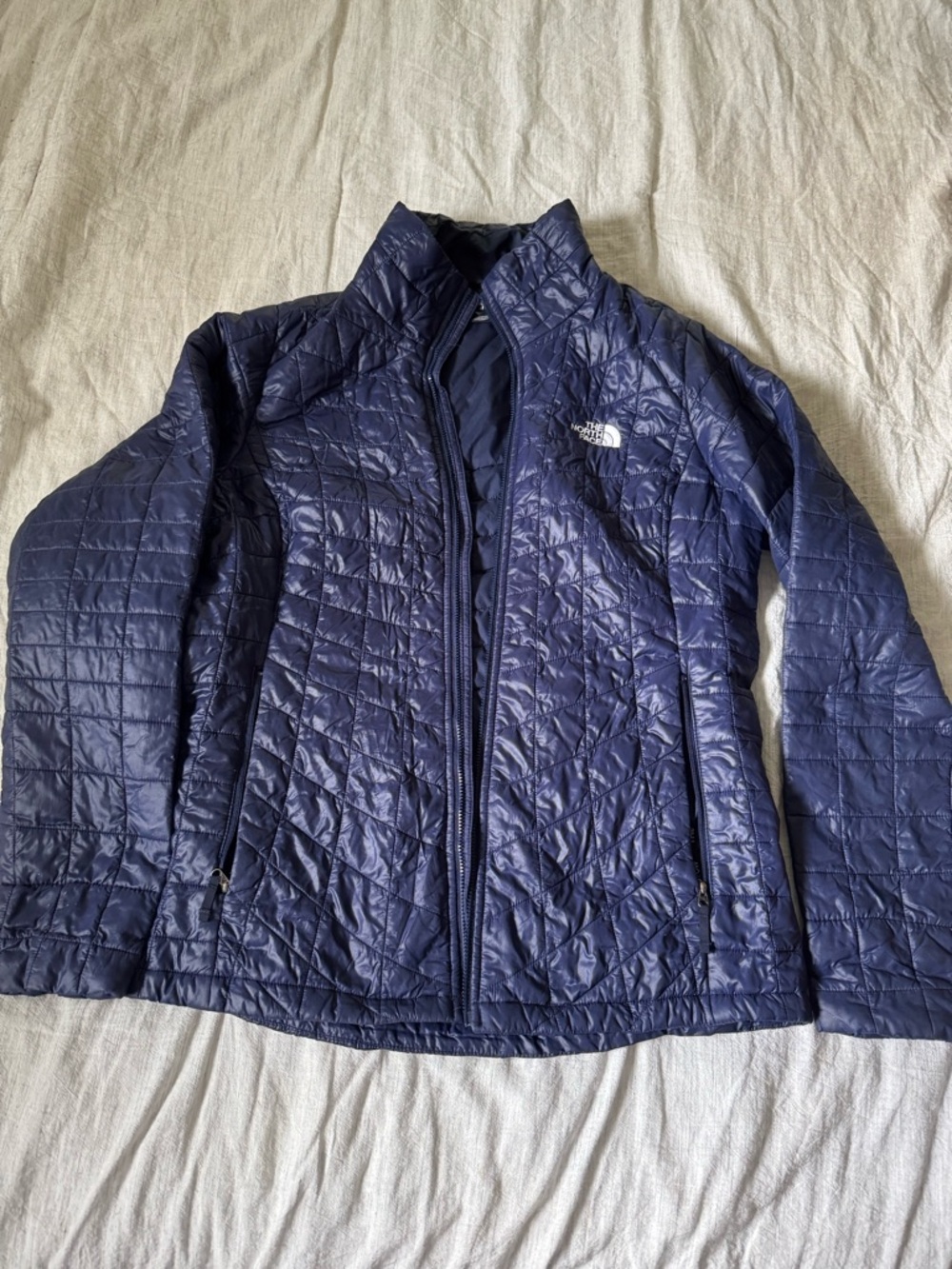 The North Face Women's Jacket - Dark Navy with Black Logo Tag